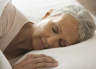 Небезпечні хвороби, на які вказує хронічна сонливість у літніх людей