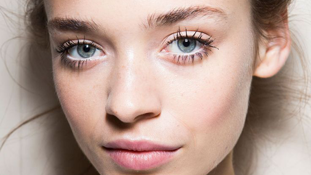 7d0_header_image_fustany_beauty_makeup_how_to_get_longer_eyelashes_main_image