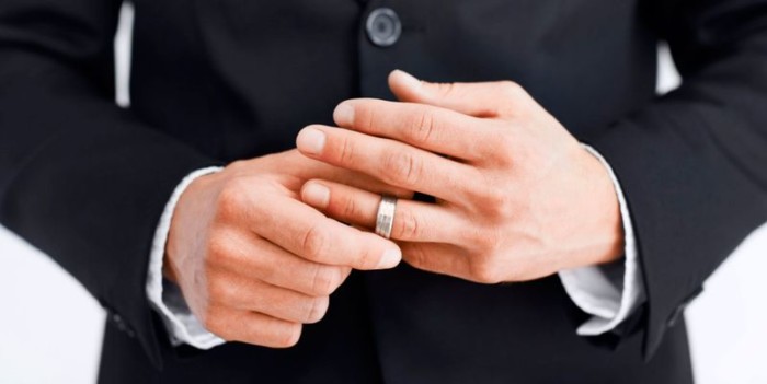 gold_ring_man_0