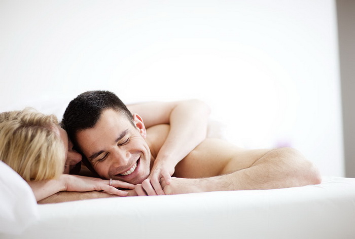 11-woman-man-bed-xl
