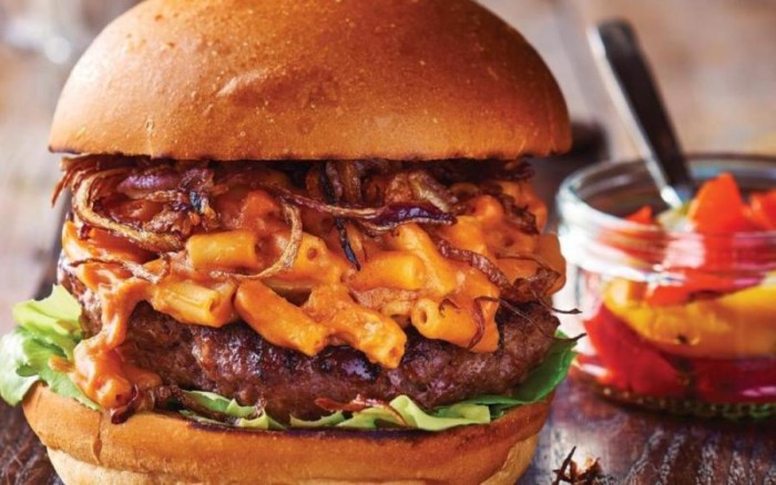chipotle-mac-and-cheese-beef-burger-50211703