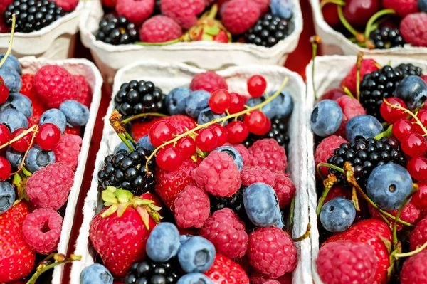 1530101571_berries-1546125_960_720