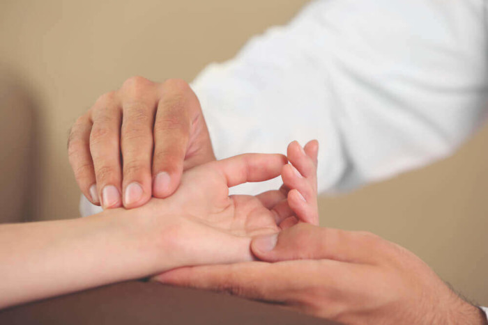 How-to-diagnose-De-Quervains-tenosynovitis
