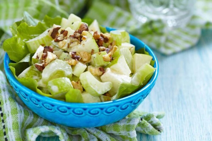 yabluchnyi-salat-z-horikhamy