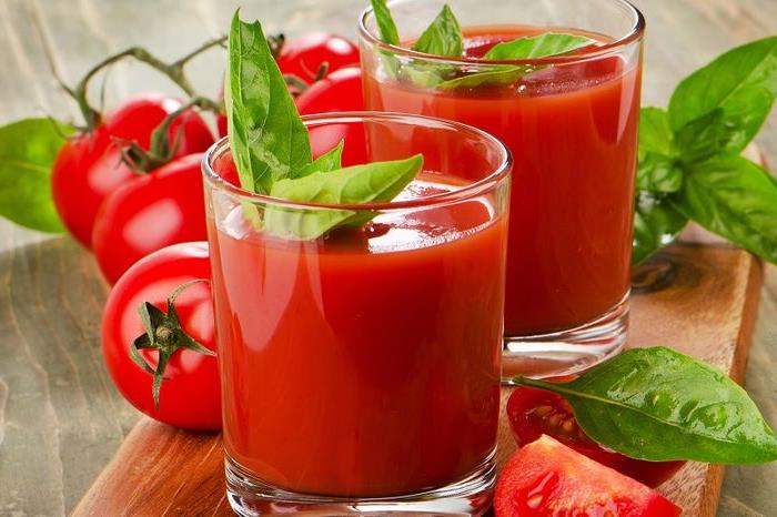 Tomatnij_sok_polza_i_vred-_soderzhanie_vitaminov_v_napitke