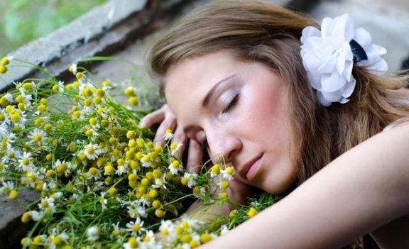 Woman-sleeping-576x351-576x351