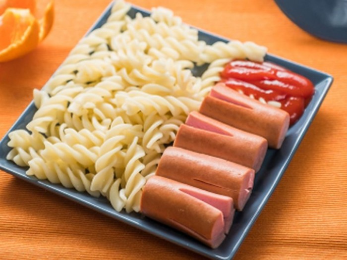 макарони з сосисками