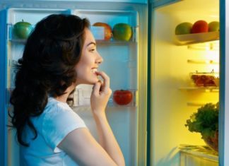 Японськими вченими було доведено, що порада “не їсти за 2 години до сну” є марною