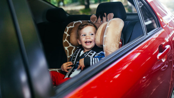 kid-in-car