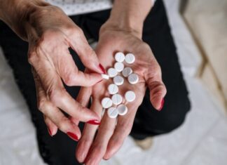 Ібупрофен: популярне знеболююче збільшує ризик 3-х серйозних захворювань.